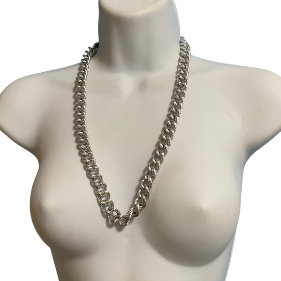 Textured Silver Tone Curb Chain Bulky Vintage Necklace - Picture 3 of 9